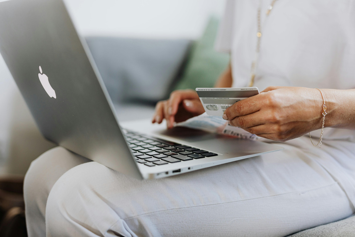 Johnson Introduces Bill to Make Product Returns Easier for Consumers