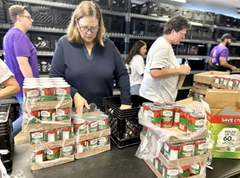 Congresswoman Julie Johnson Volunteers at Local Food Pantry Amid a Government Shutdown